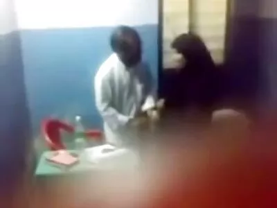 কিশোর নাচের রাণী হেডফোনে চোদা পায় হট বাংলা সেক্স ভিডিও